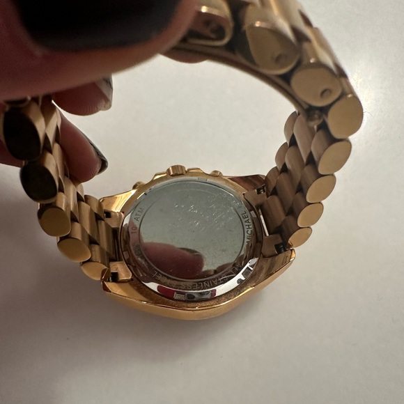 Michael Kors Watch - Picture 5 of 8